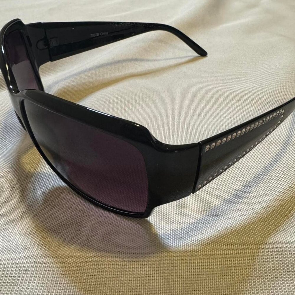 Black & silver rhinestone sunglasses